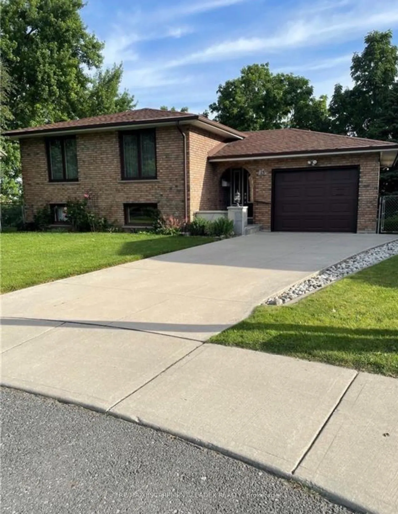 15 PENLAKE Court