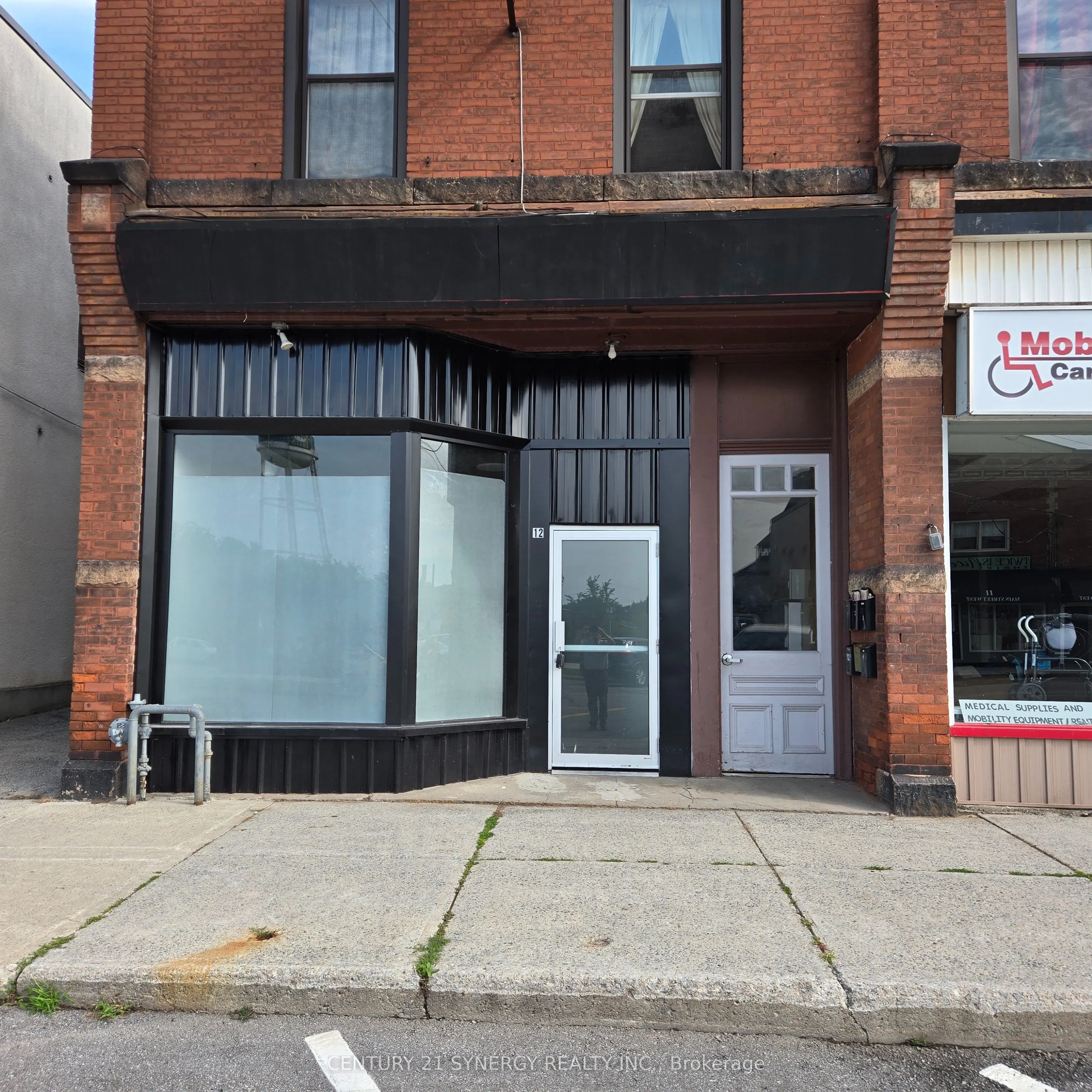 12 Main Street W