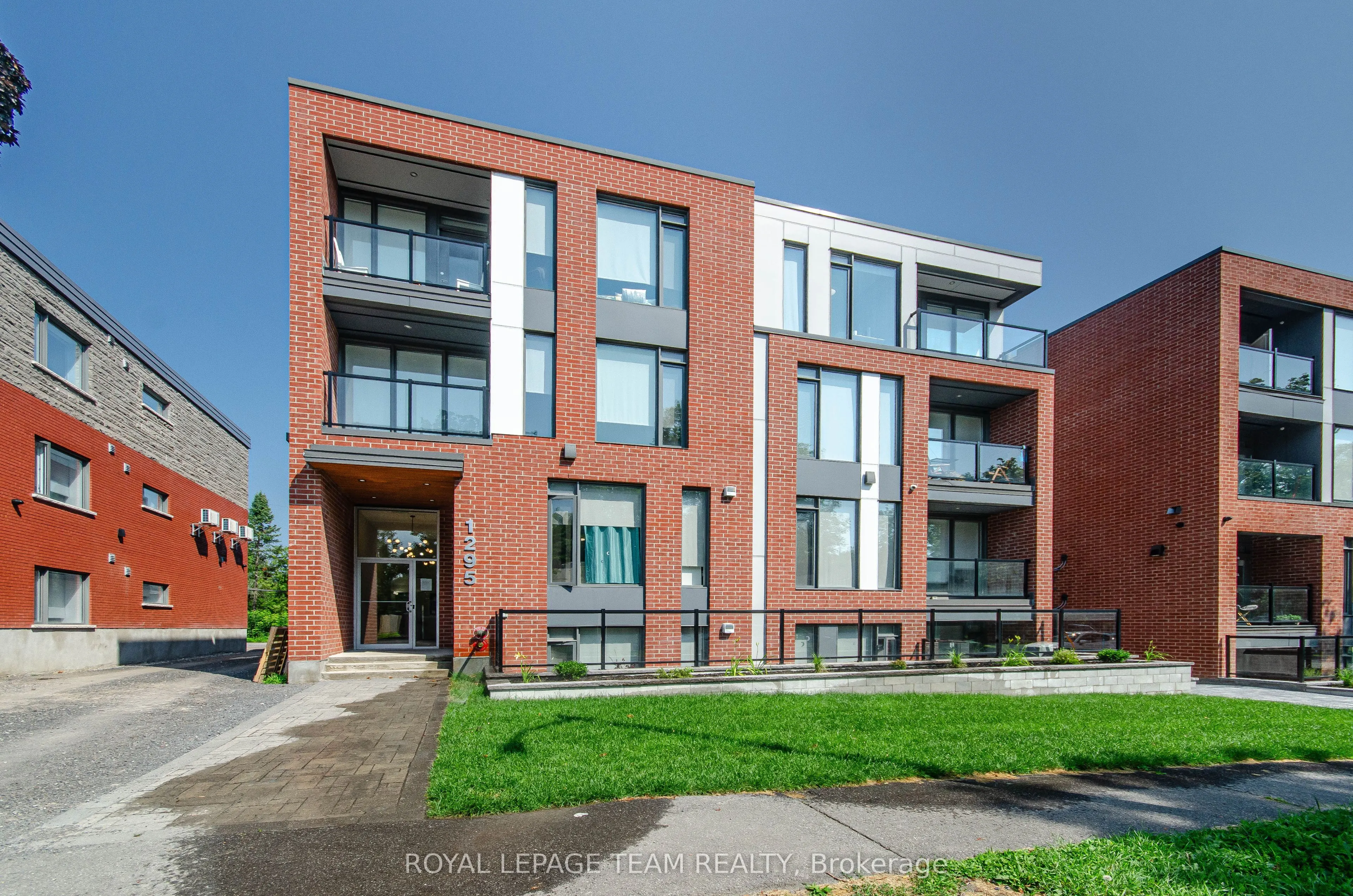 1295 SUMMERVILLE Avenue #204