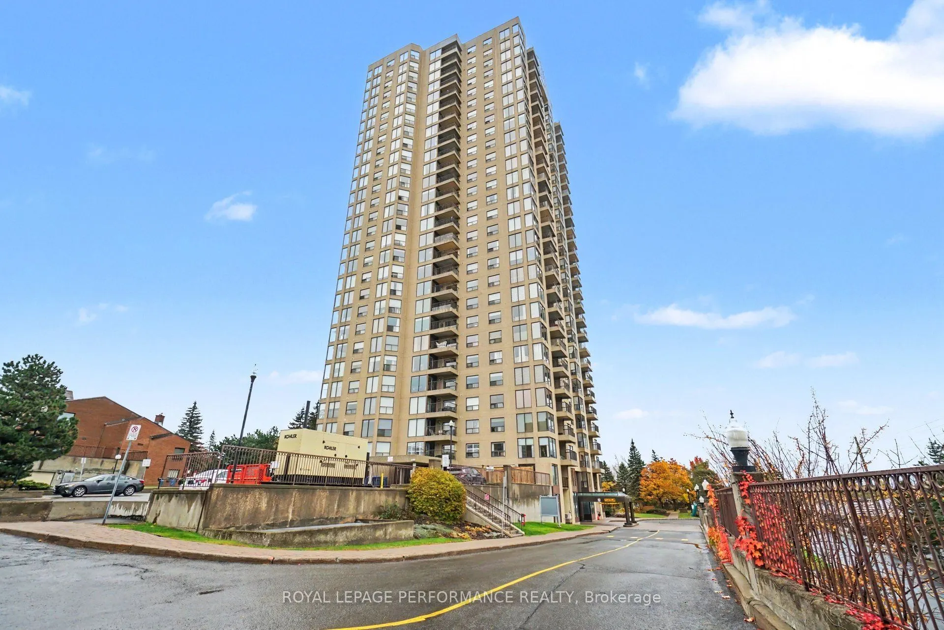 545 St Laurent Boulevard #1803
