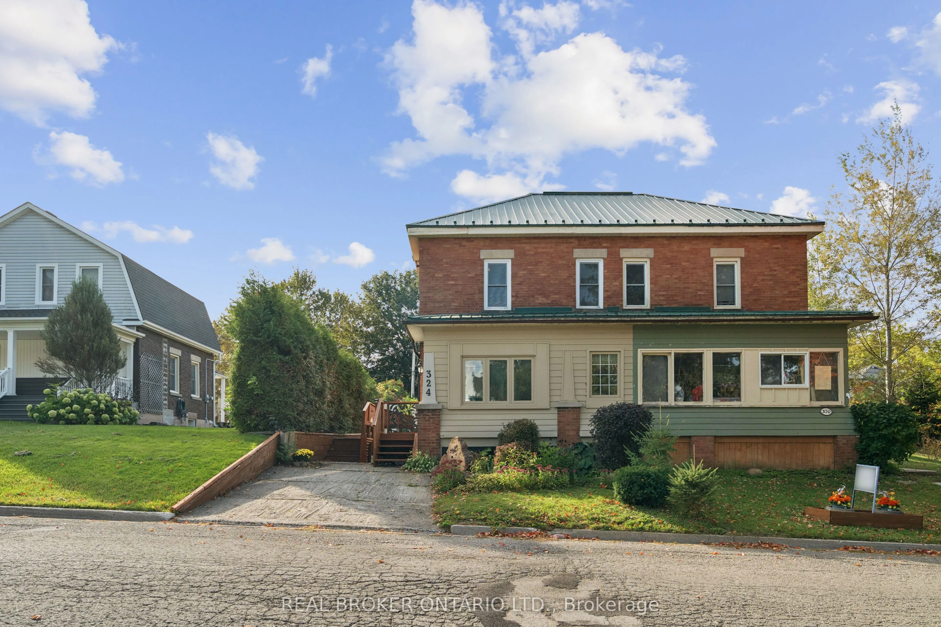 324 Daly Street