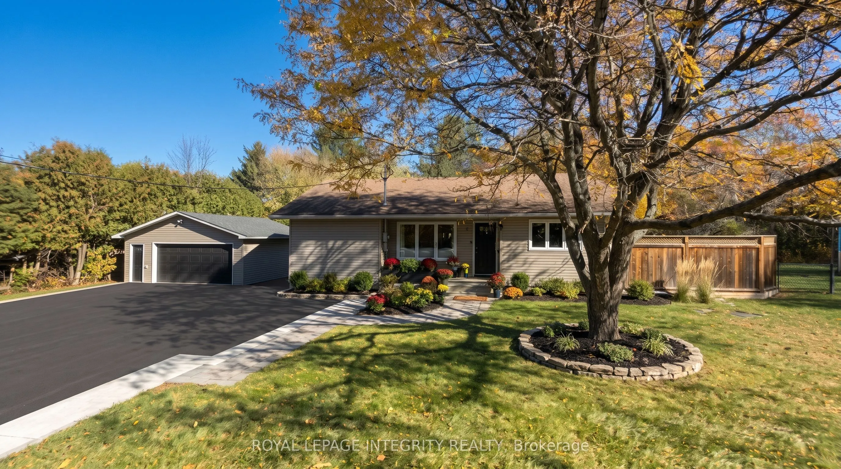 1646 Dunrobin Road