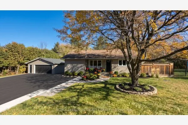 1646 Dunrobin Road