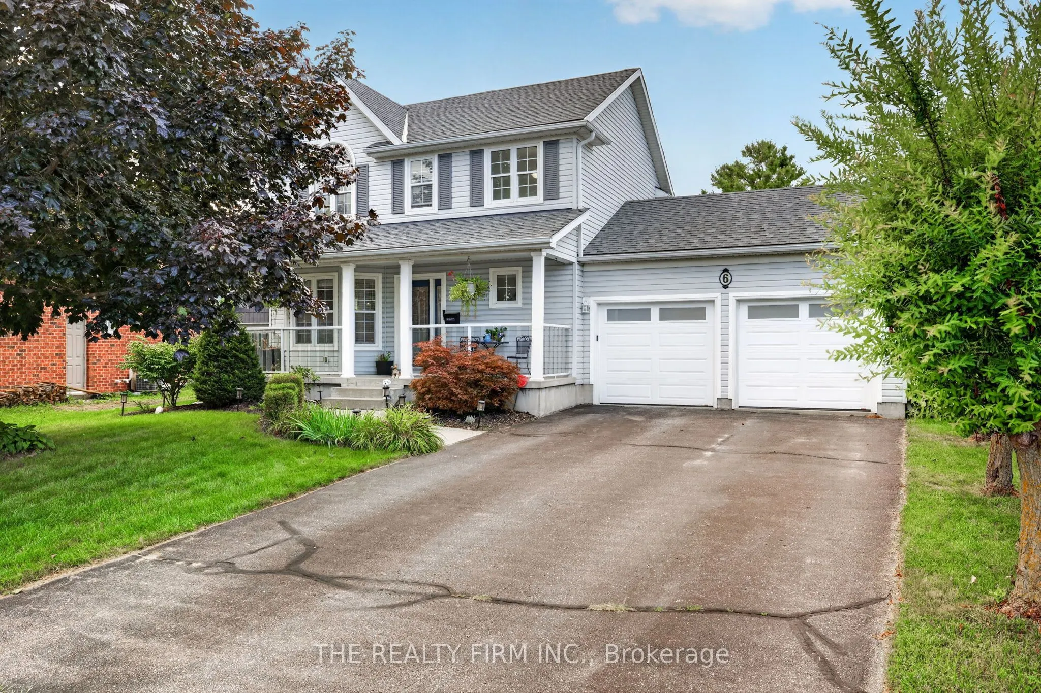6 Oakdale Place