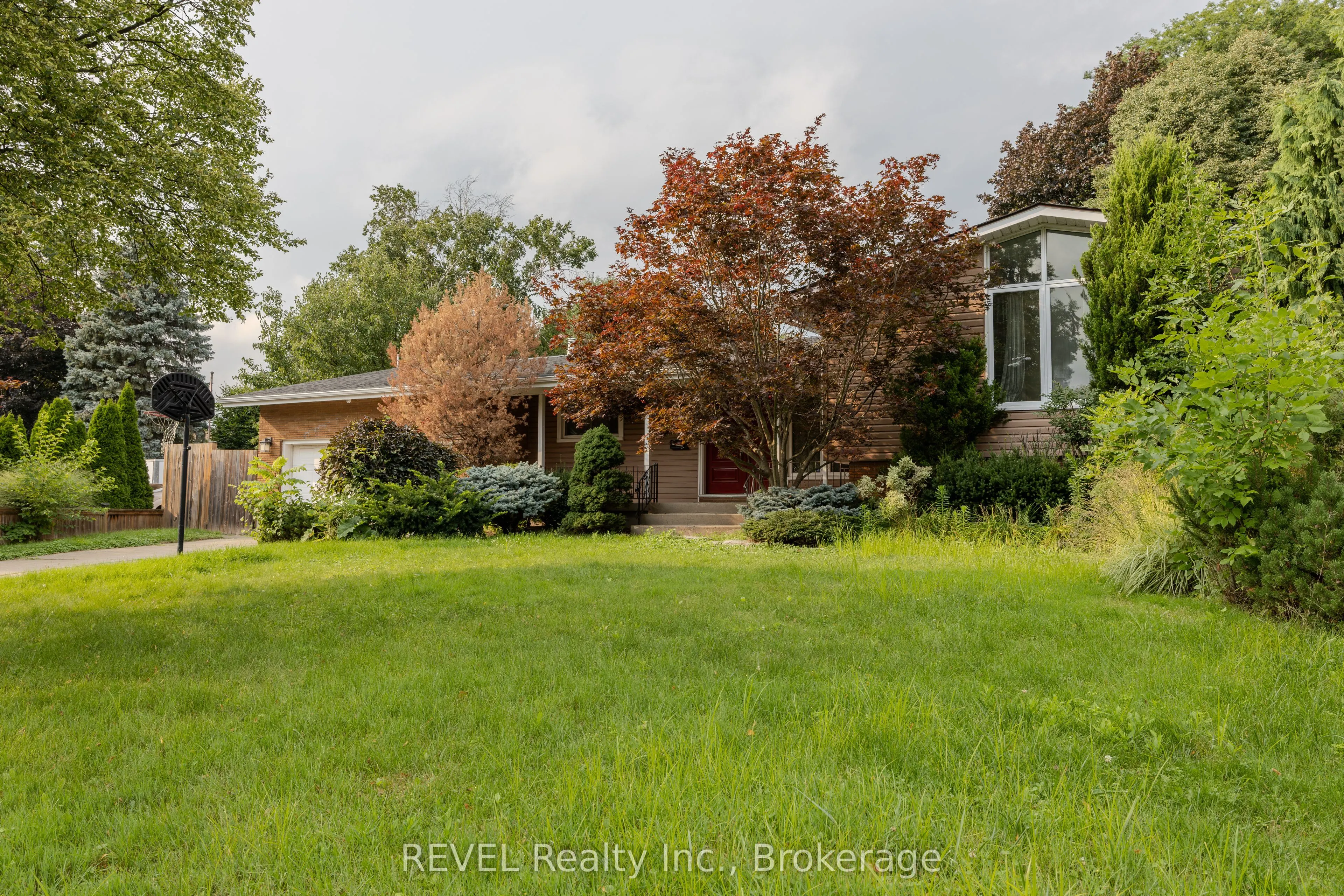 7285 Rolling Acres Crescent