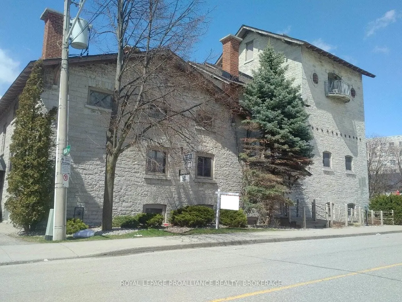 308 Wellington Street W #B3