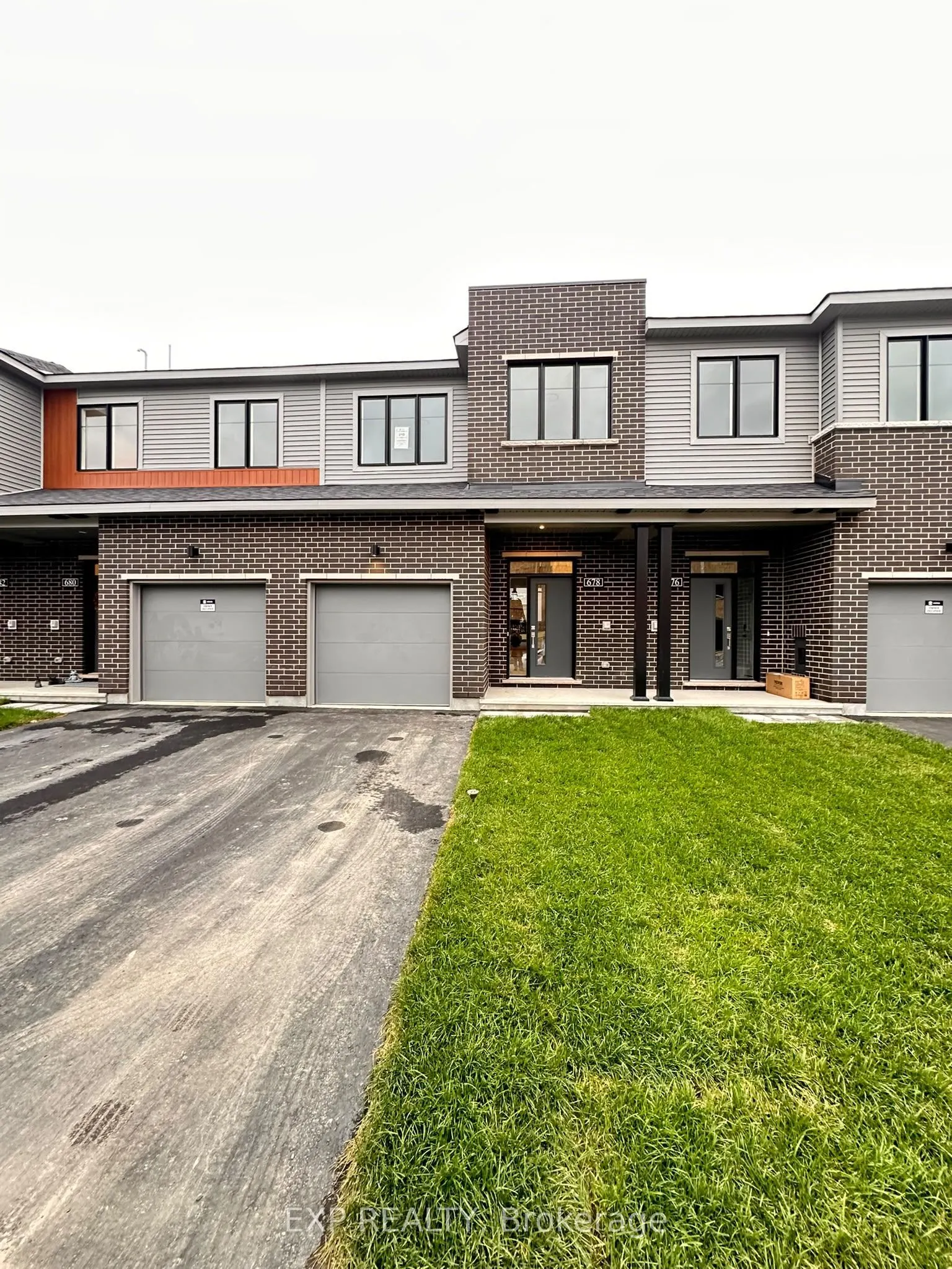678 Moonglade Crescent