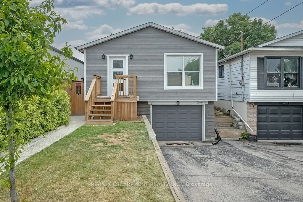 7 Garside Avenue S #Lower