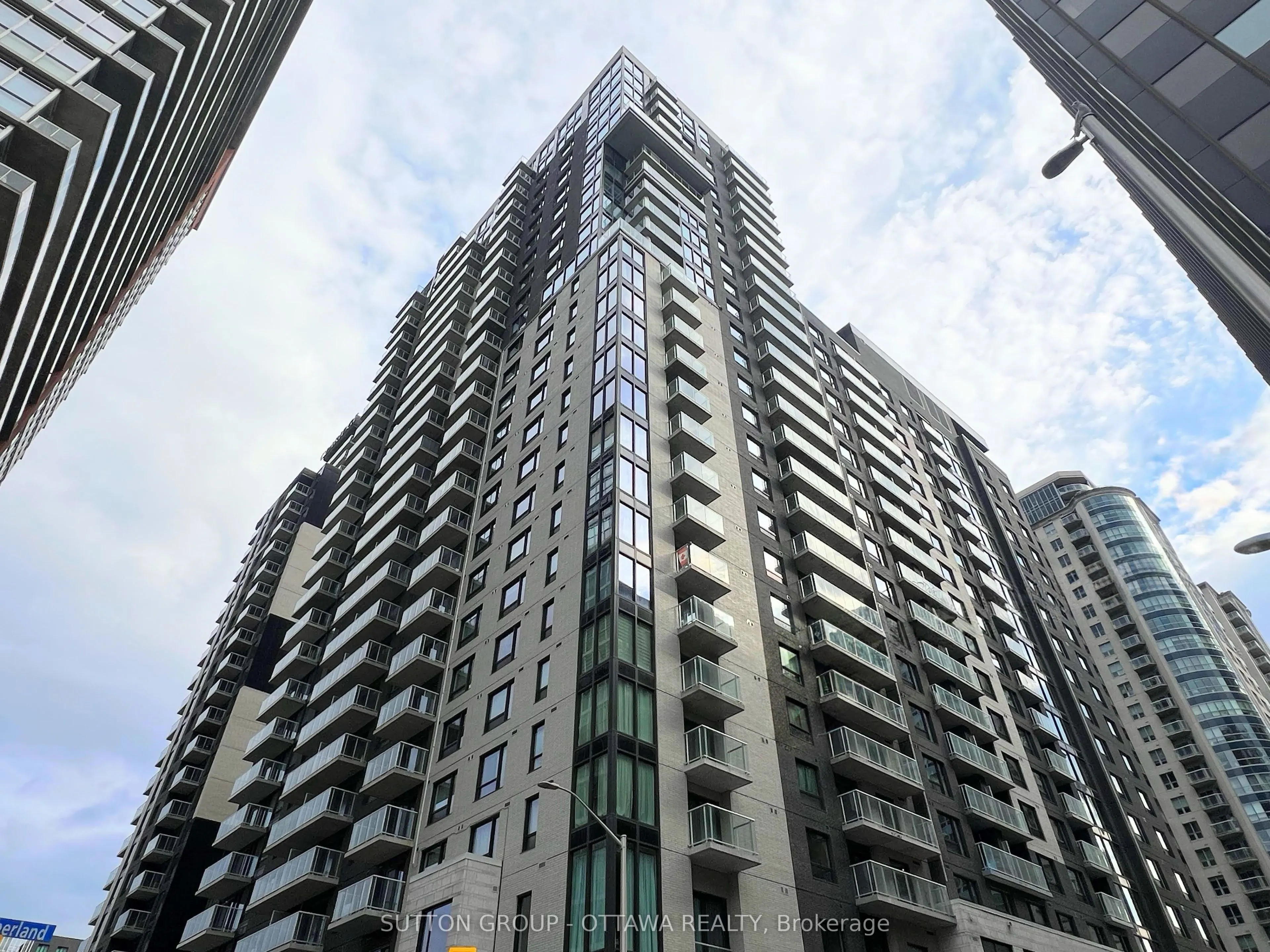 180 George Street #305