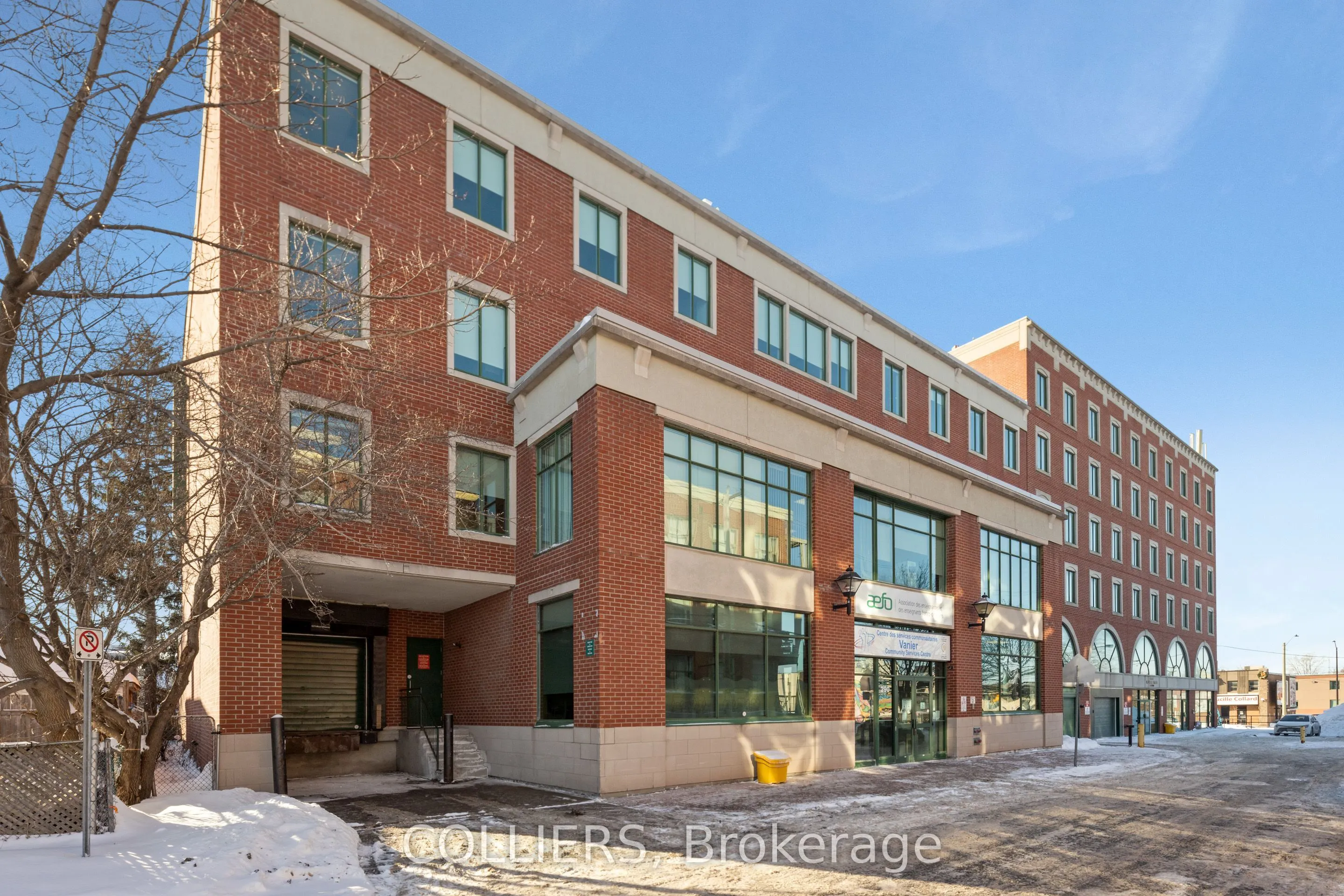 282 Dupuis Street #400