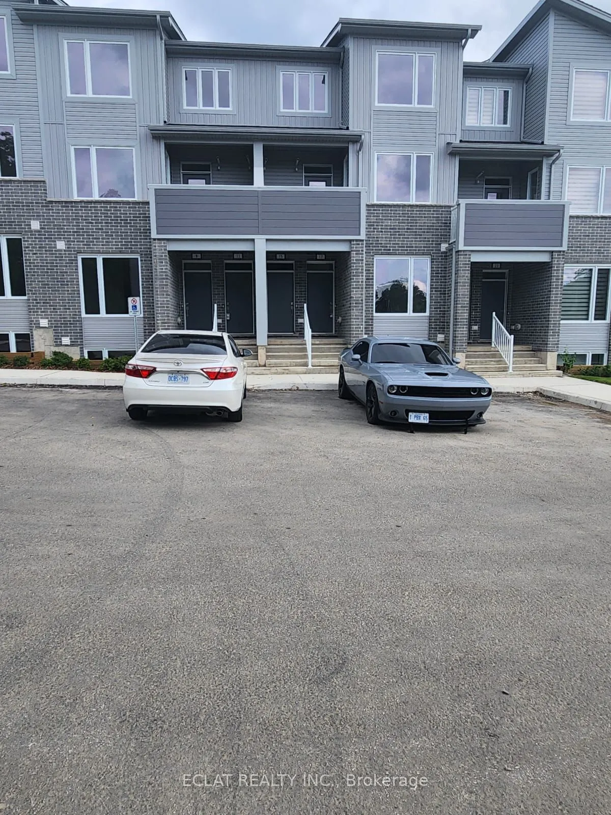 15-990 Deveron Crescent