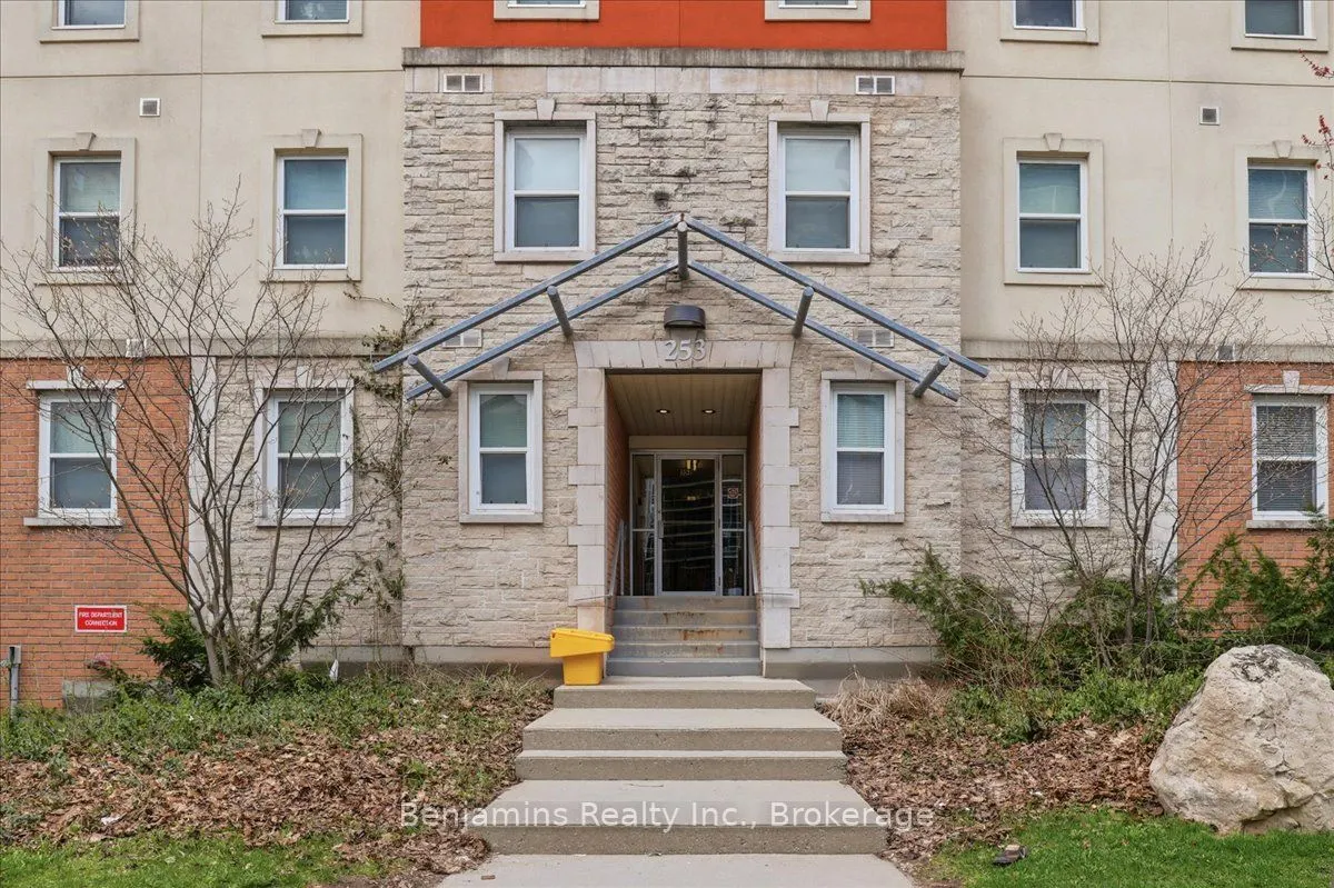 250 Lester Street #401