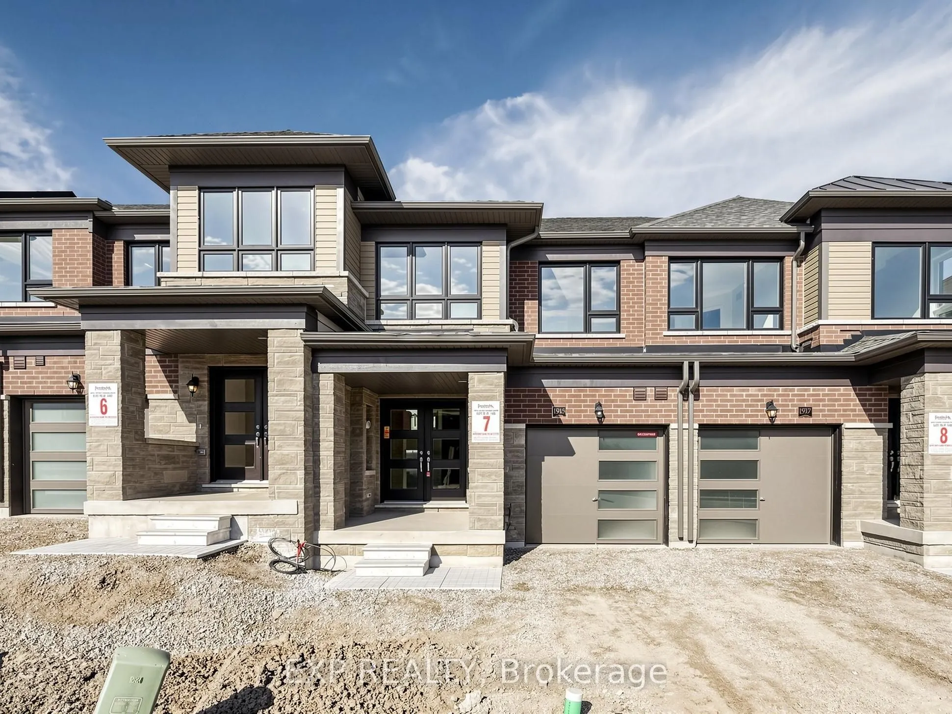 1915 UPPER THAMES Drive