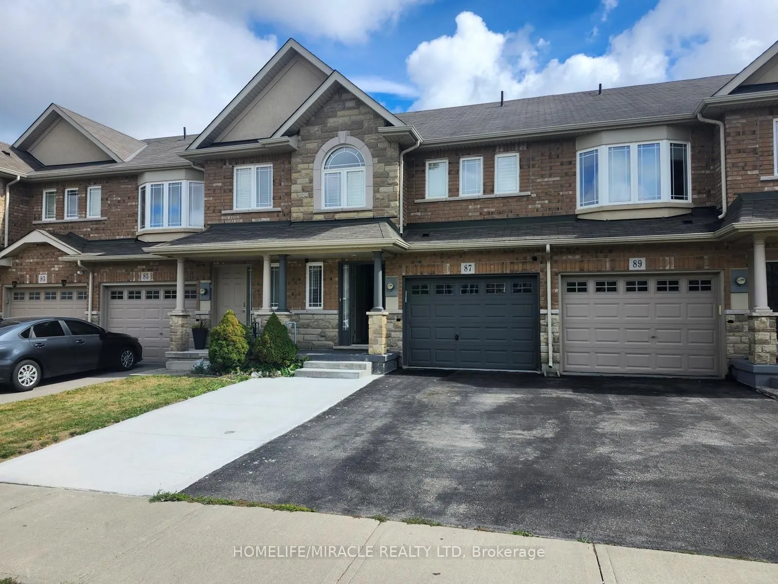 87 Charleswood Crescent