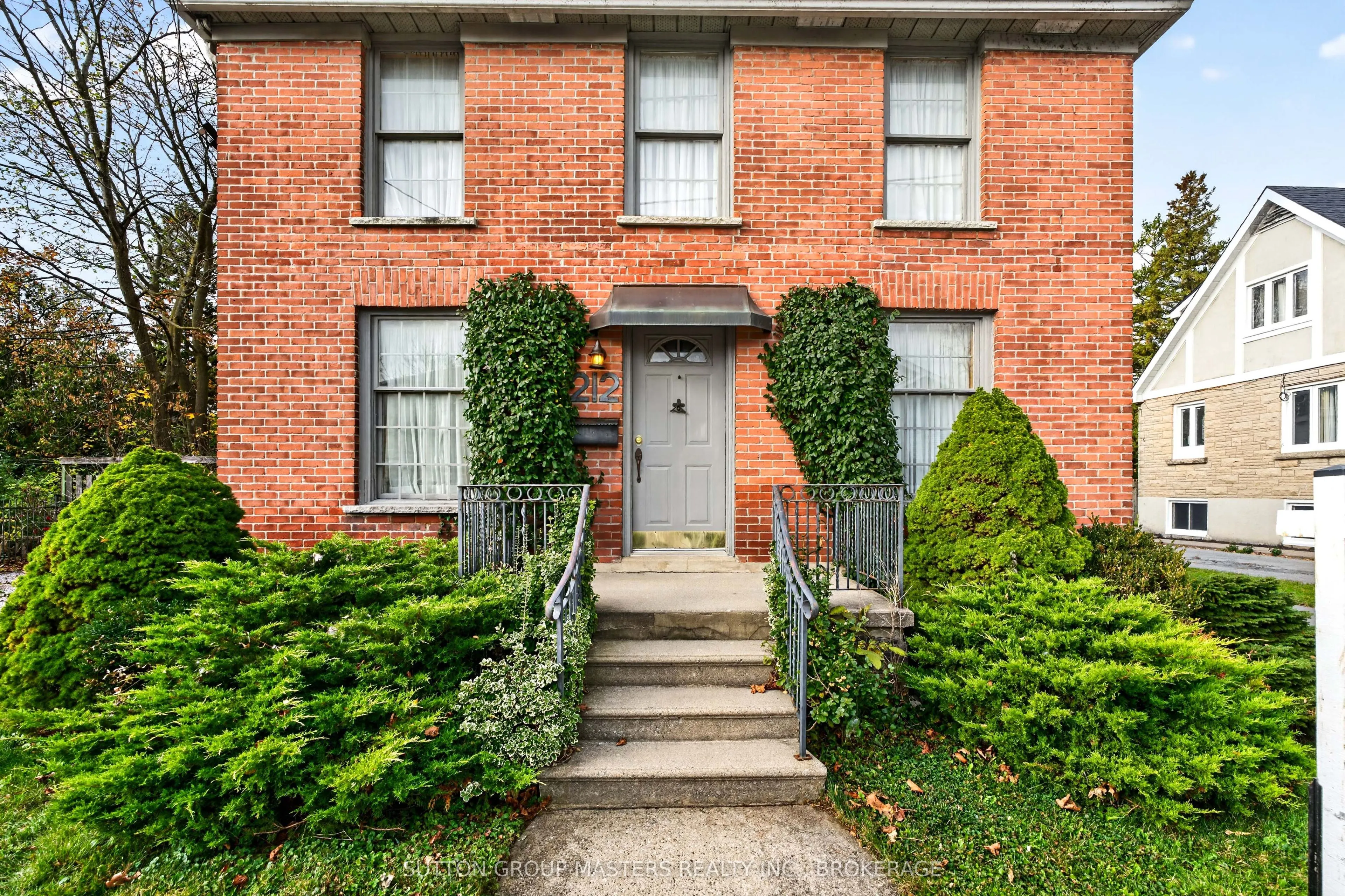 212 Macdonnell Street