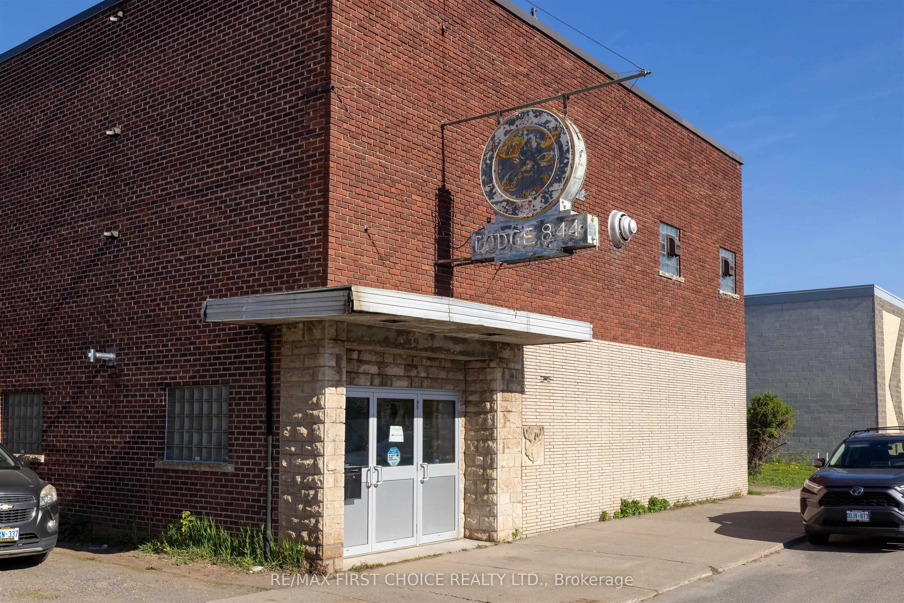 317 May Street S