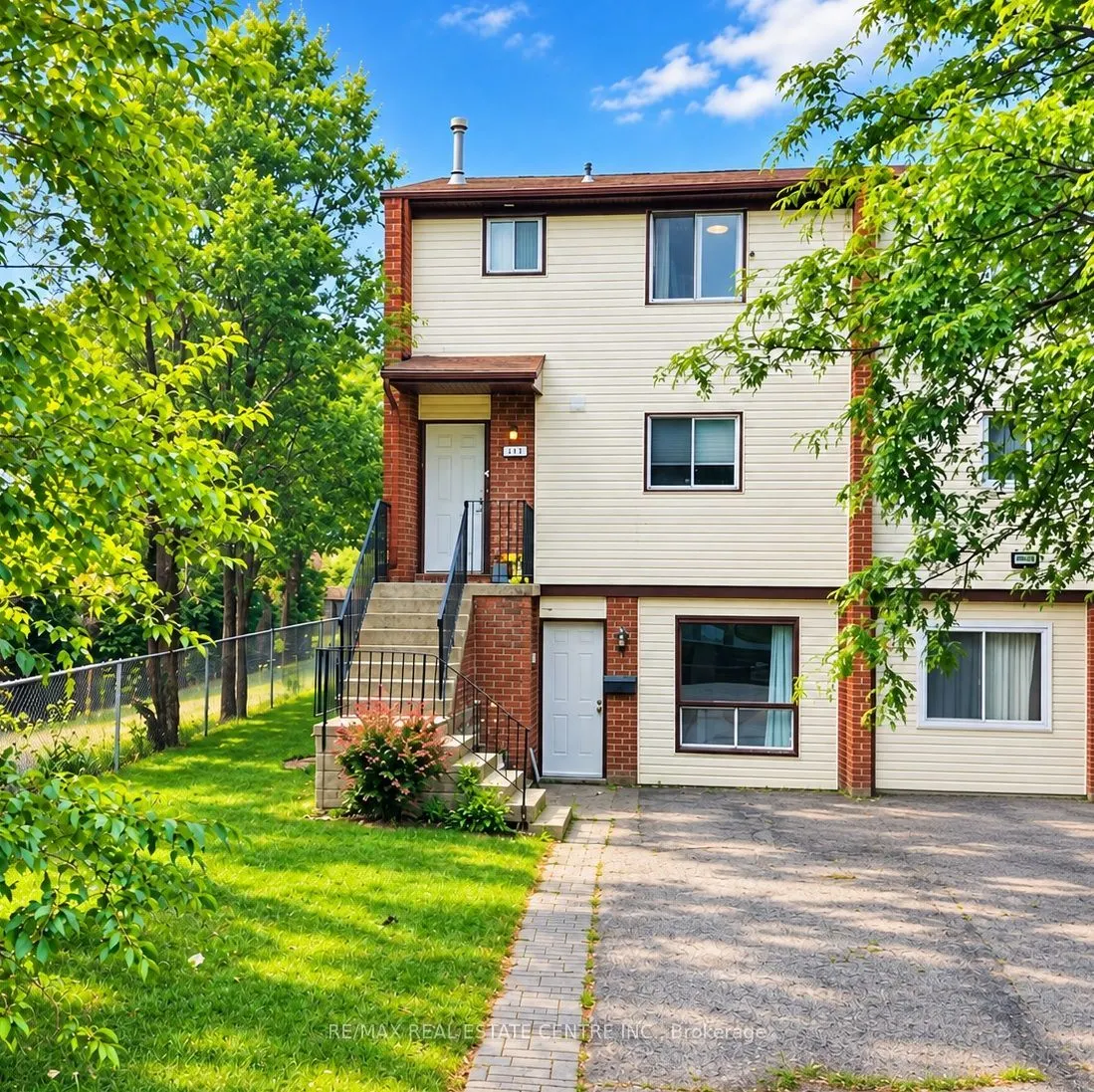 421 Bairstow Crescent