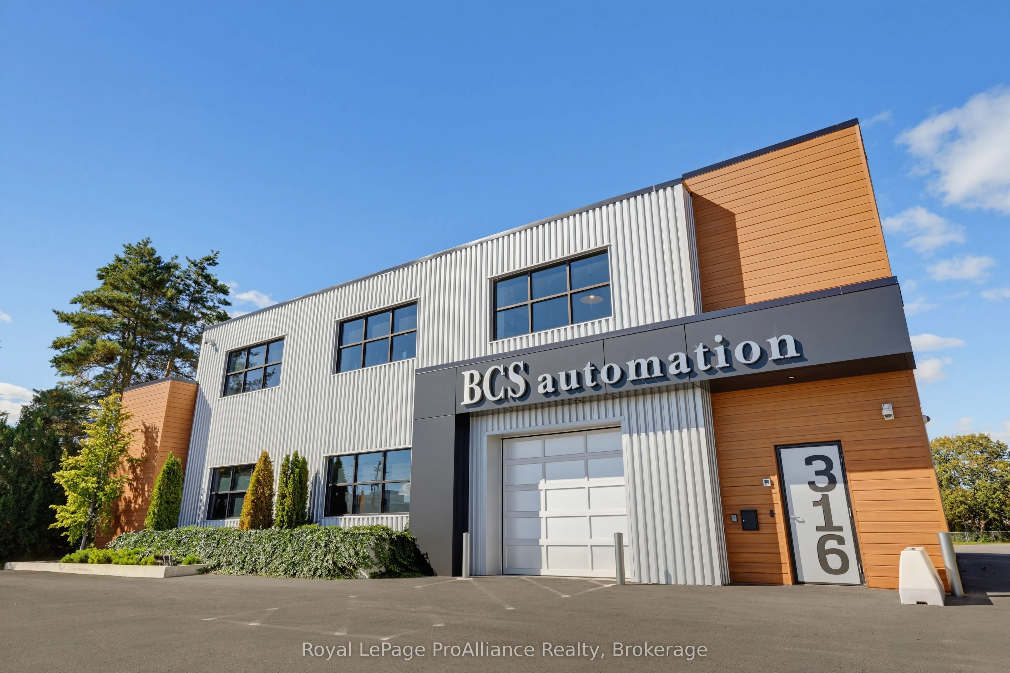 316 Dundas Street E