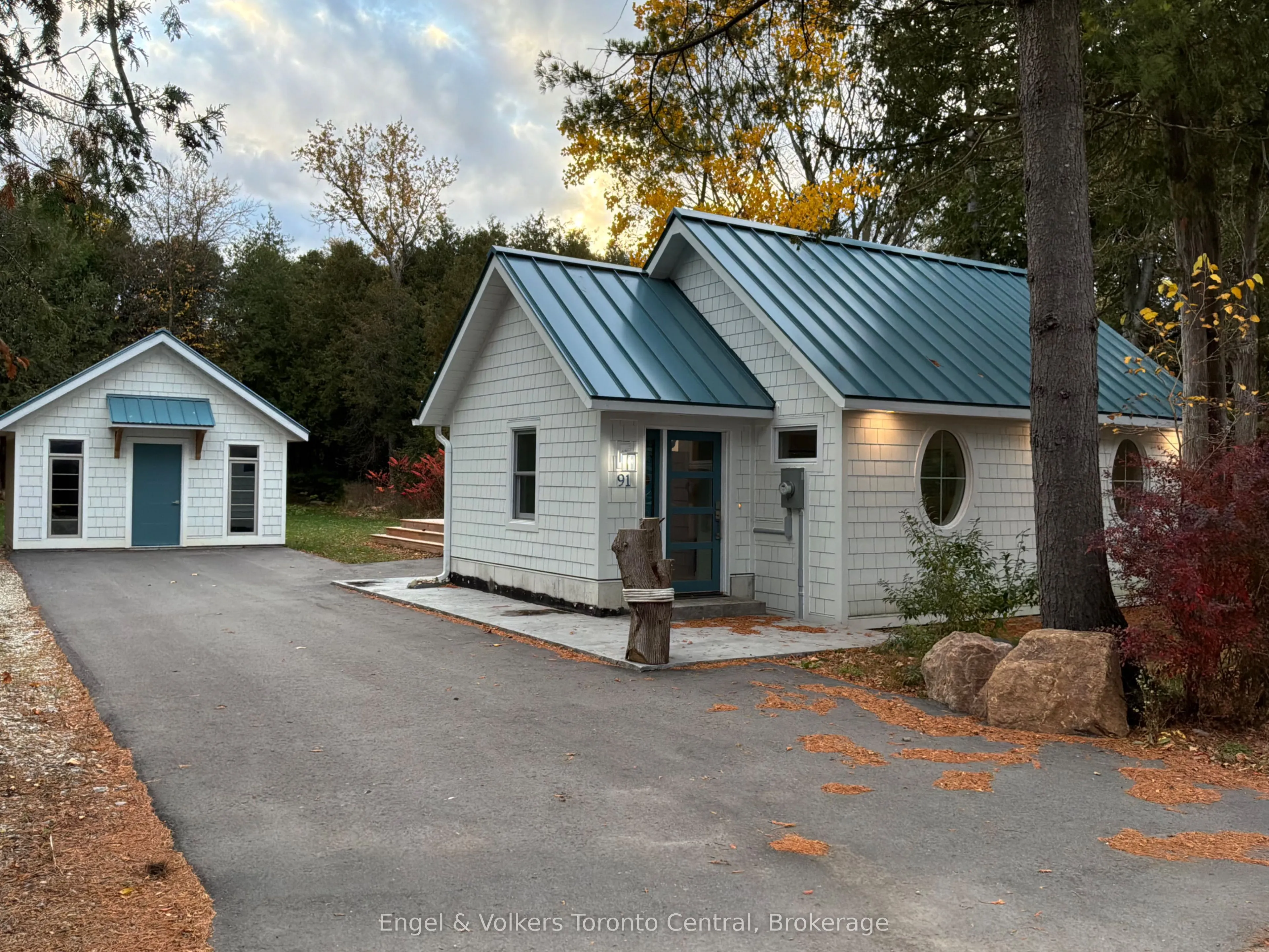 91 Lakeshore Drive