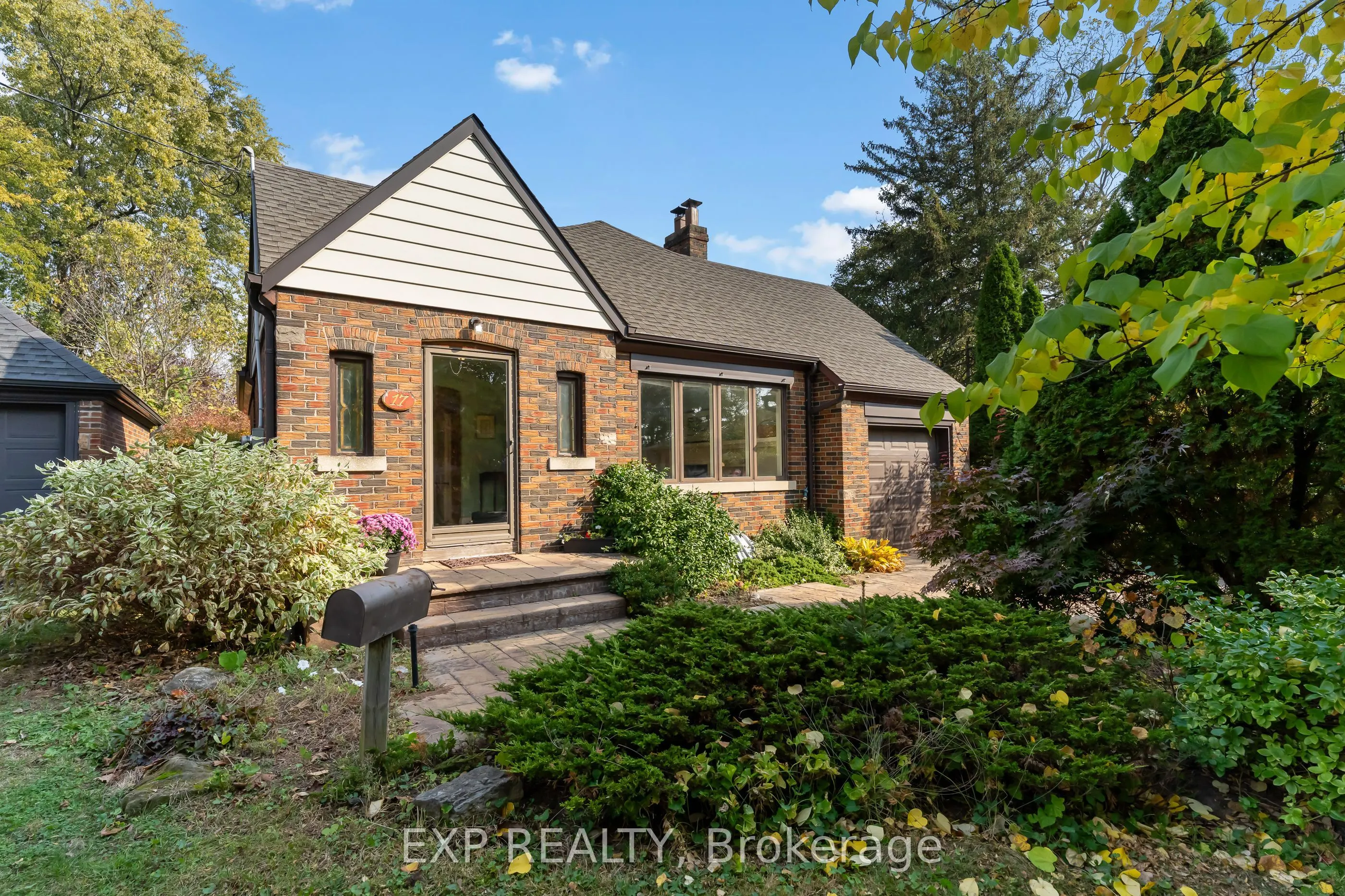 17 Queen Mary Drive
