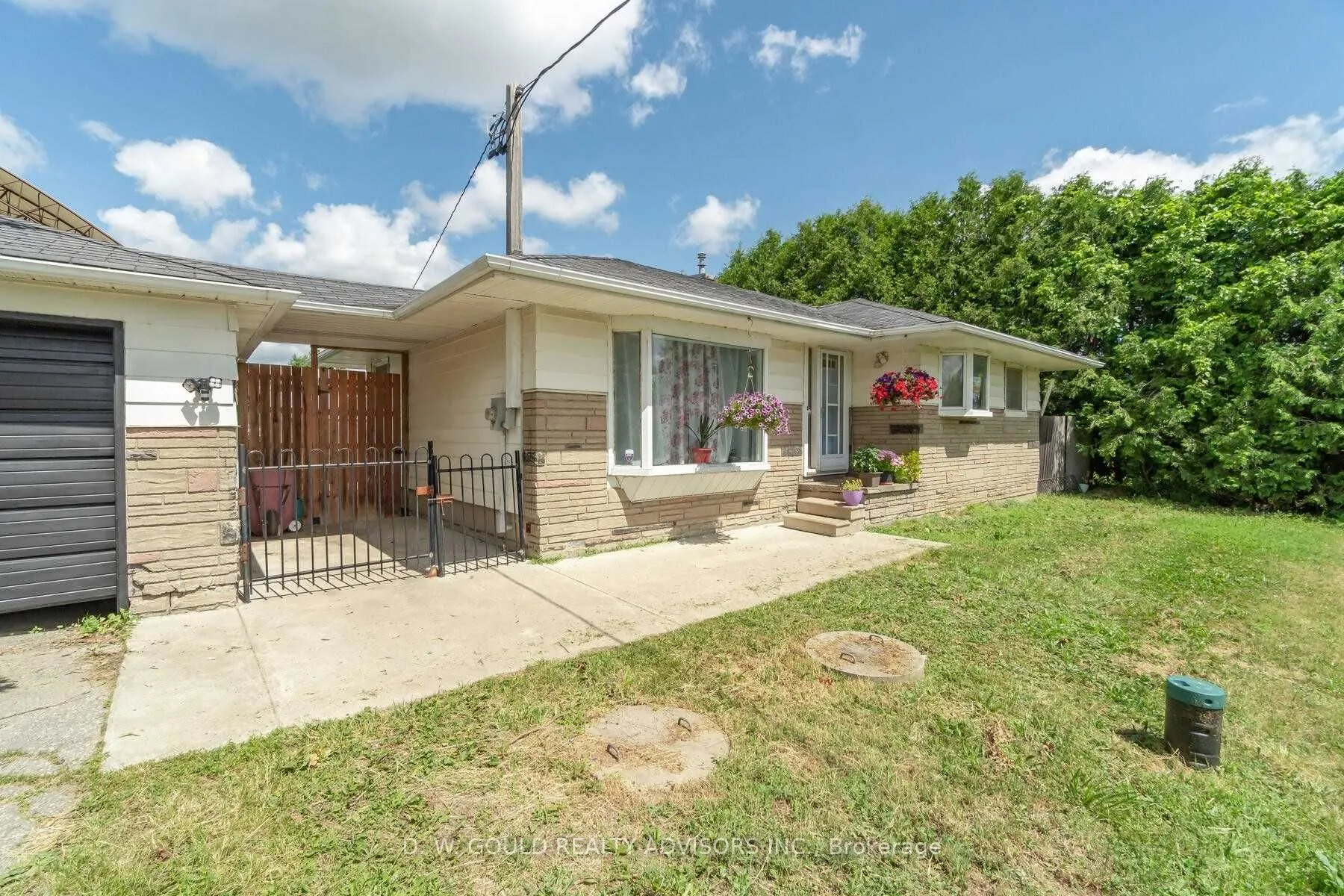 9572 Sideroad 17 Road