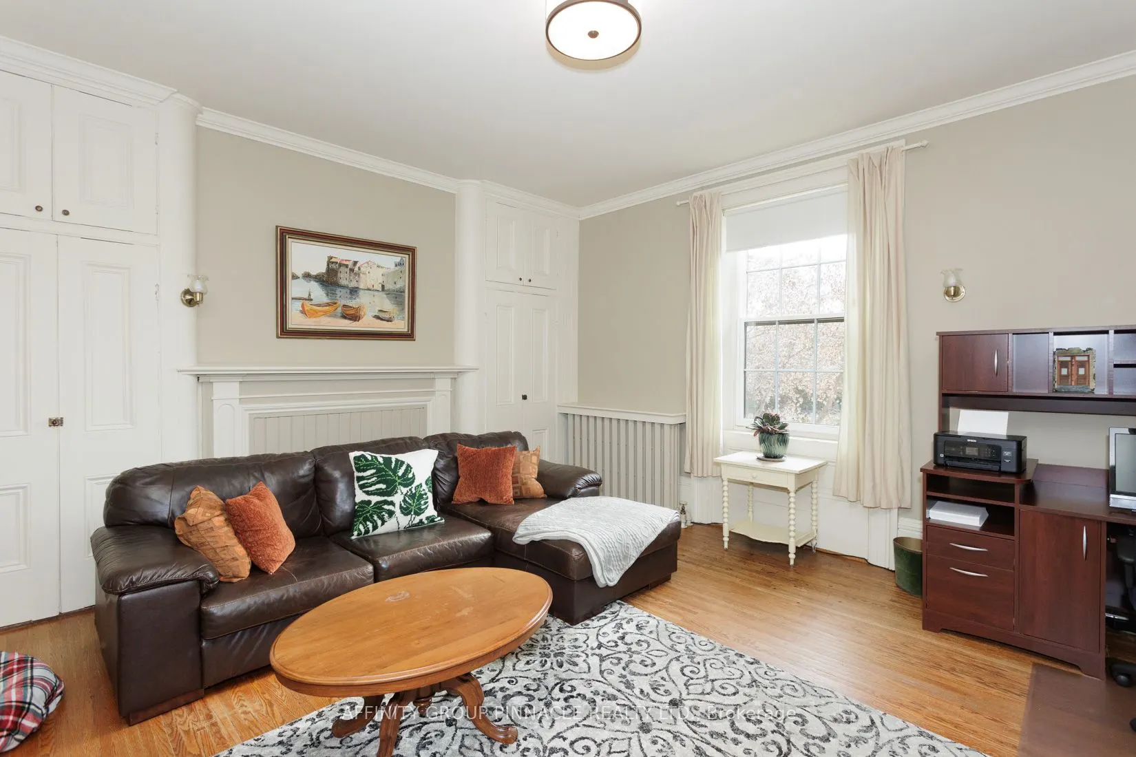 12 Russell Street E