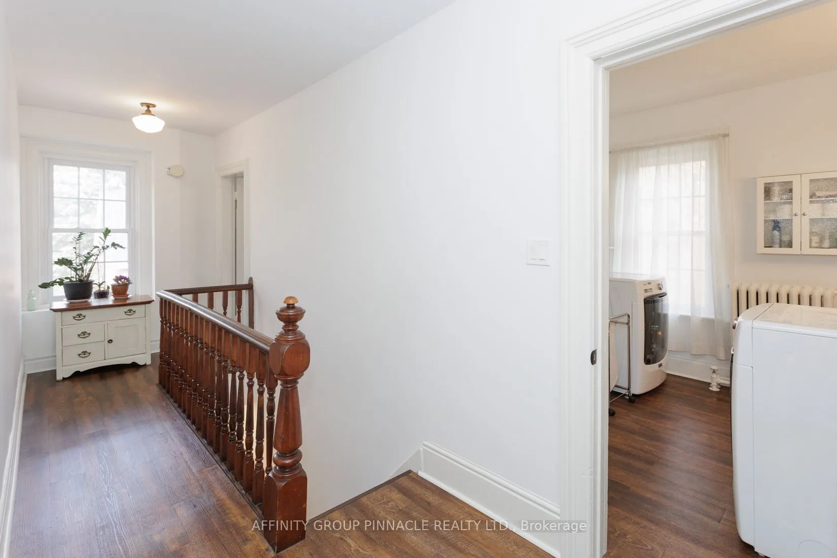 12 Russell Street E