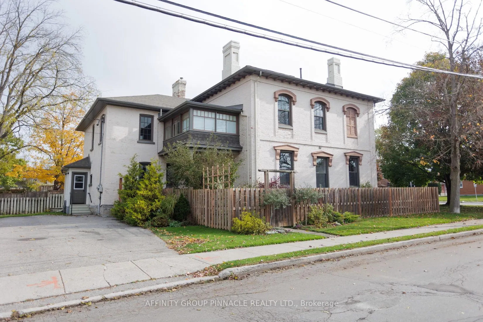 12 Russell Street E