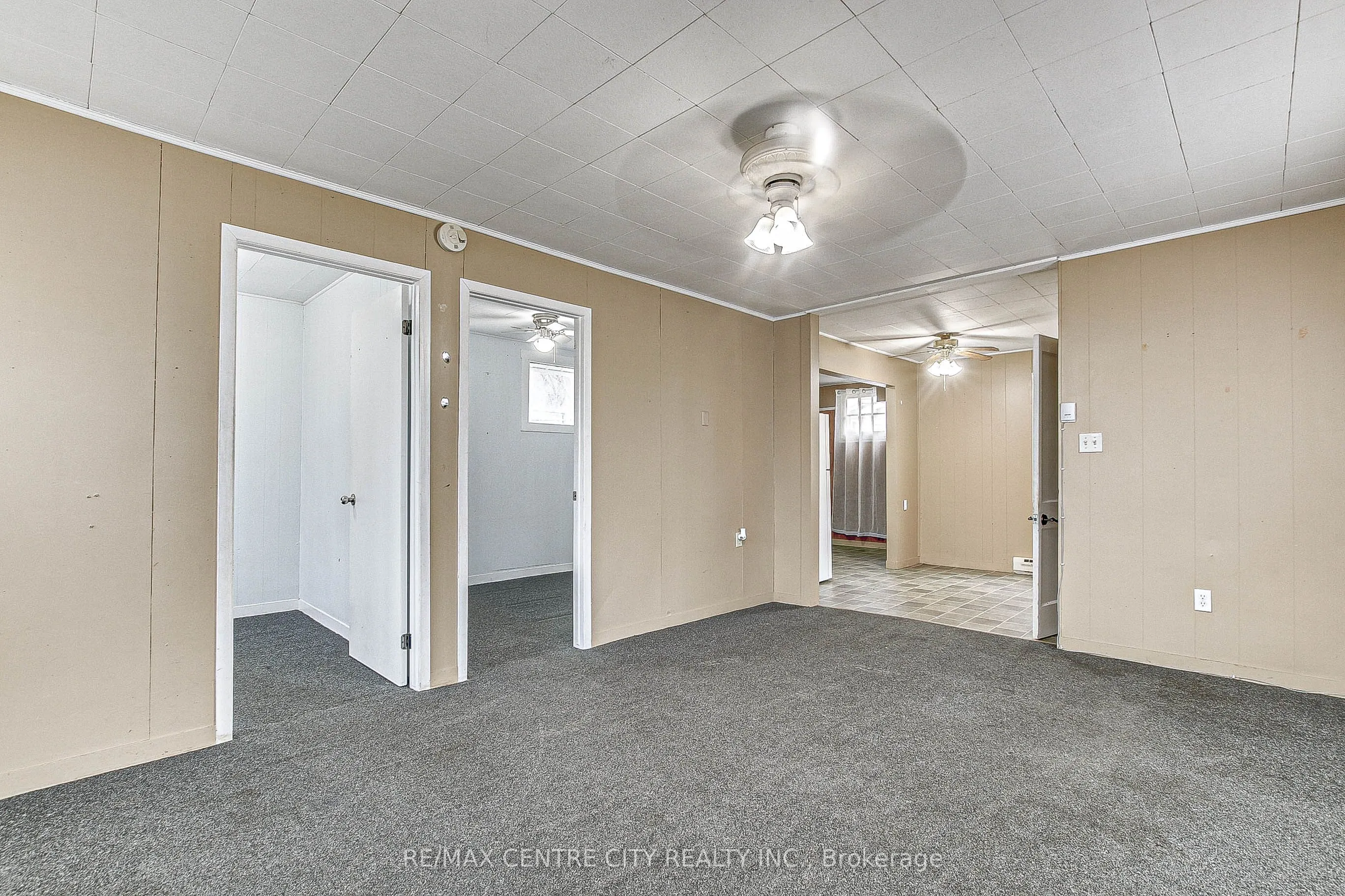 435 EDITH CAVELL Boulevard