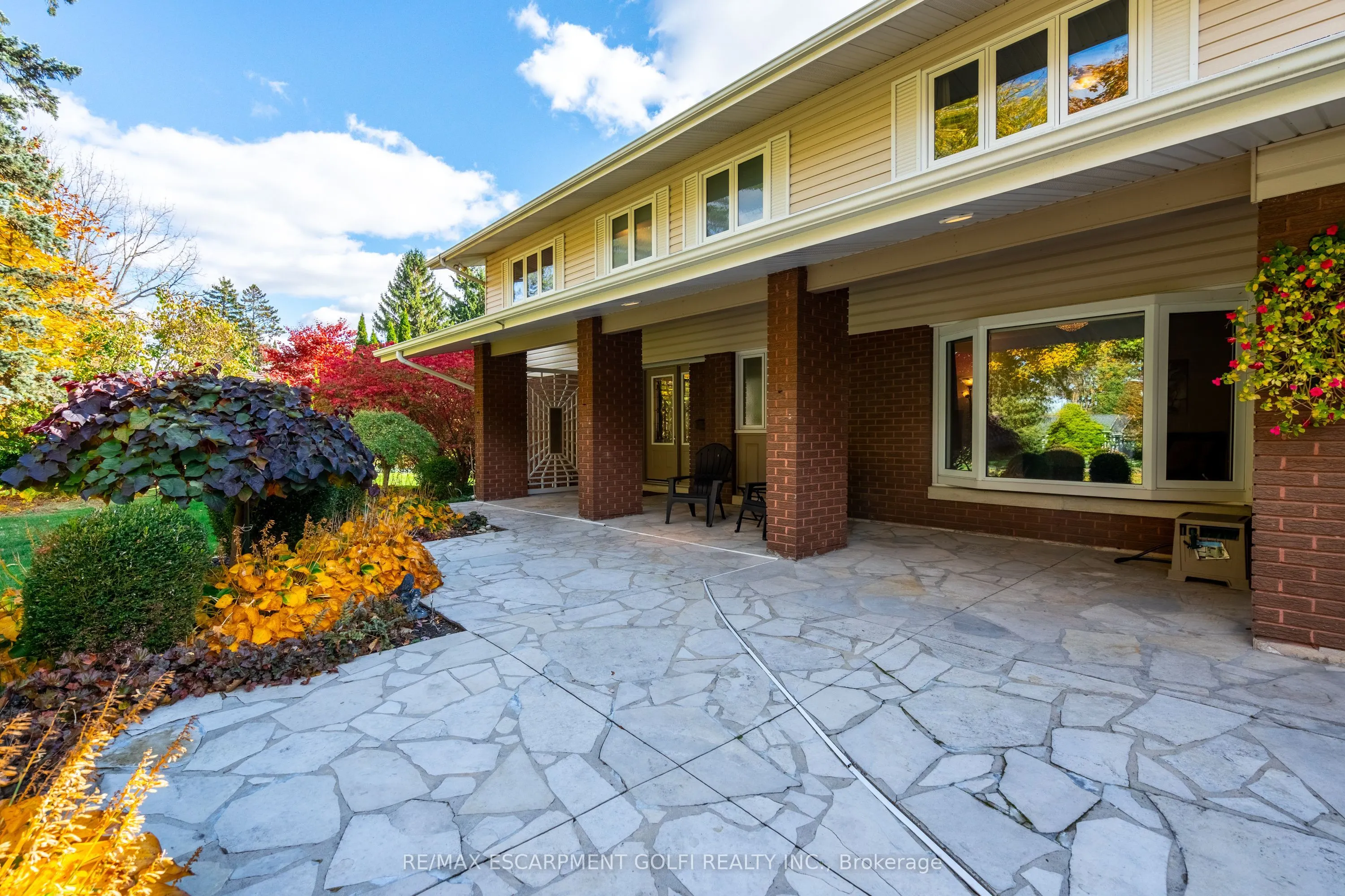 6 Summit Circle