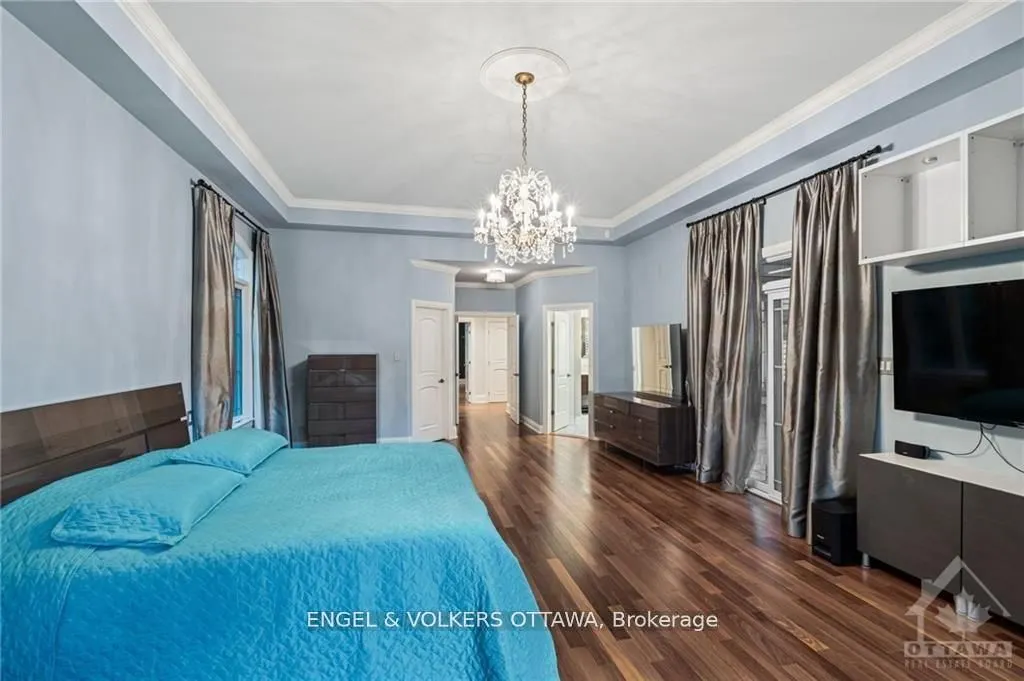 5800 QUEENSCOURT Crescent