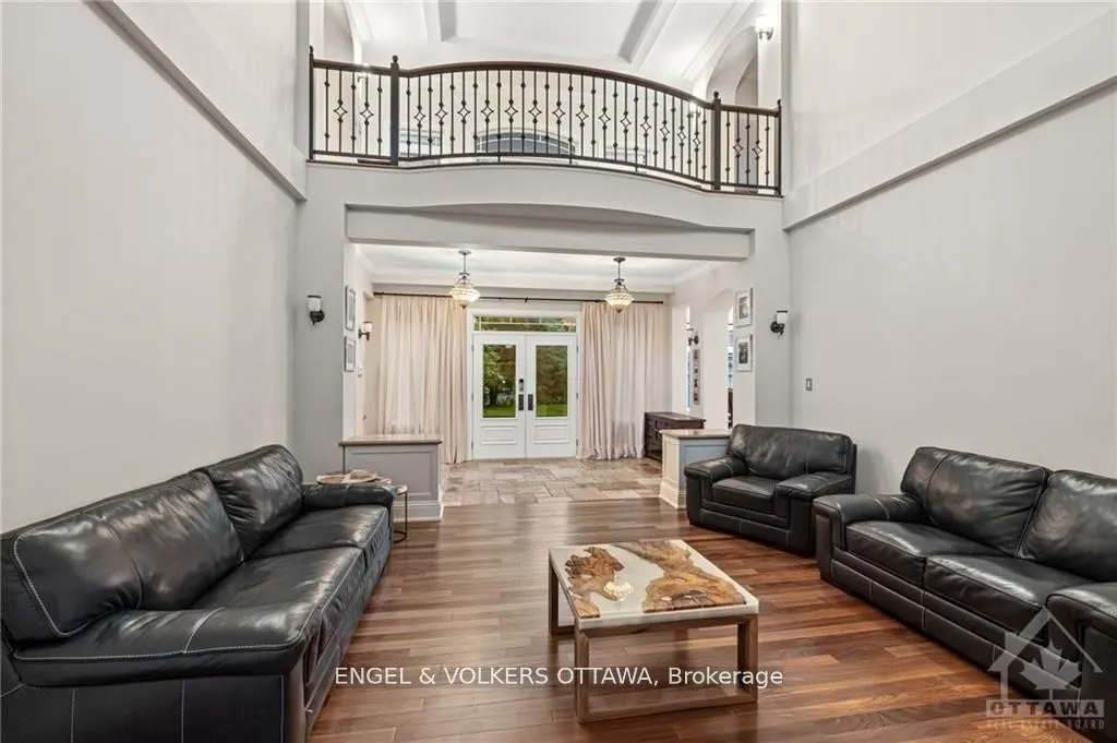 5800 QUEENSCOURT Crescent