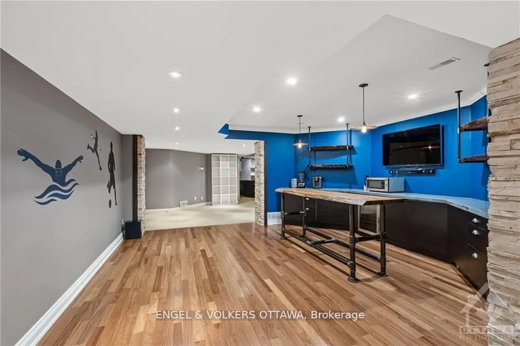 5800 QUEENSCOURT Crescent
