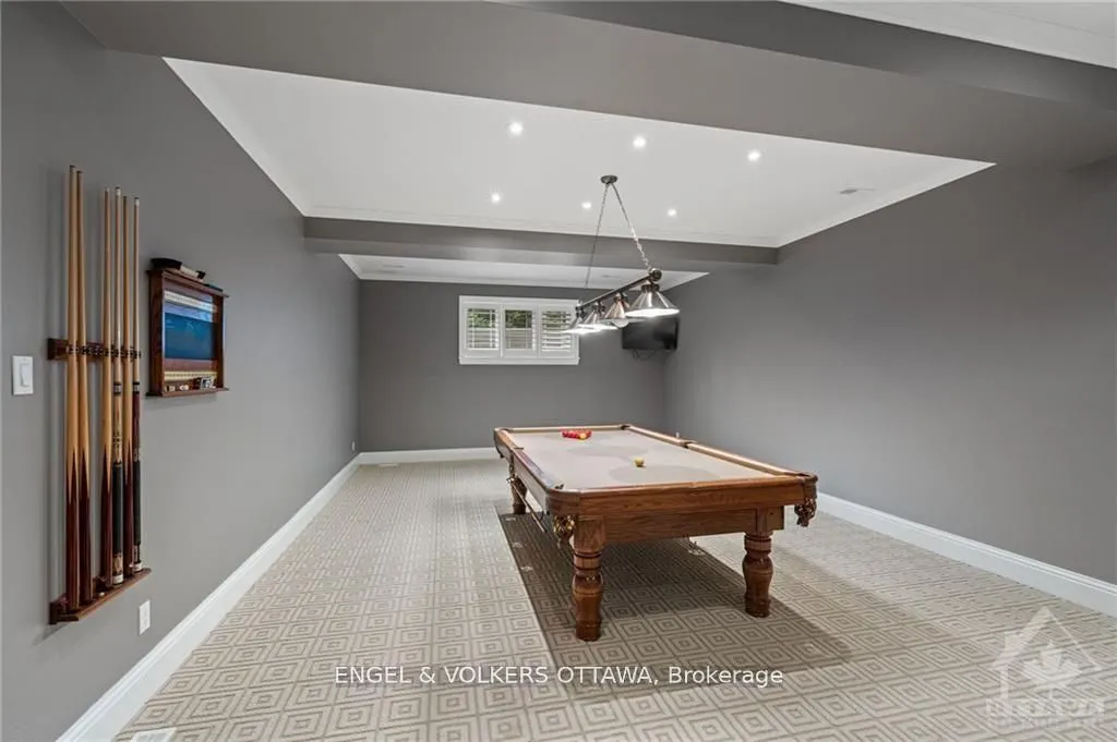 5800 QUEENSCOURT Crescent