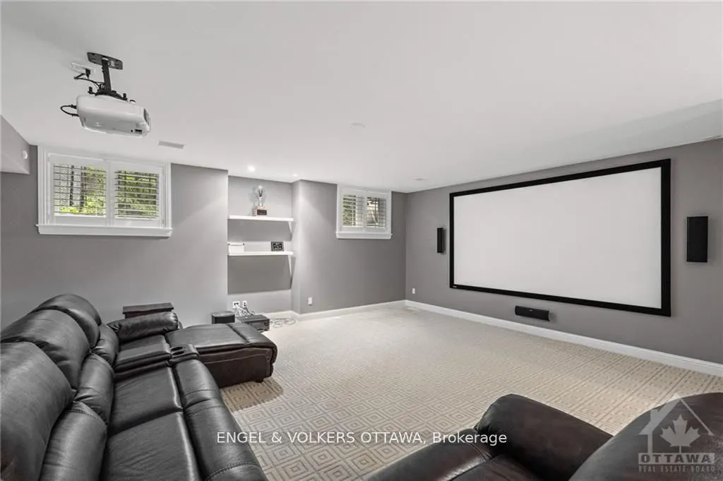 5800 QUEENSCOURT Crescent