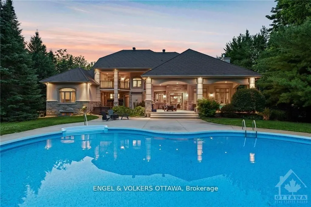 5800 QUEENSCOURT Crescent