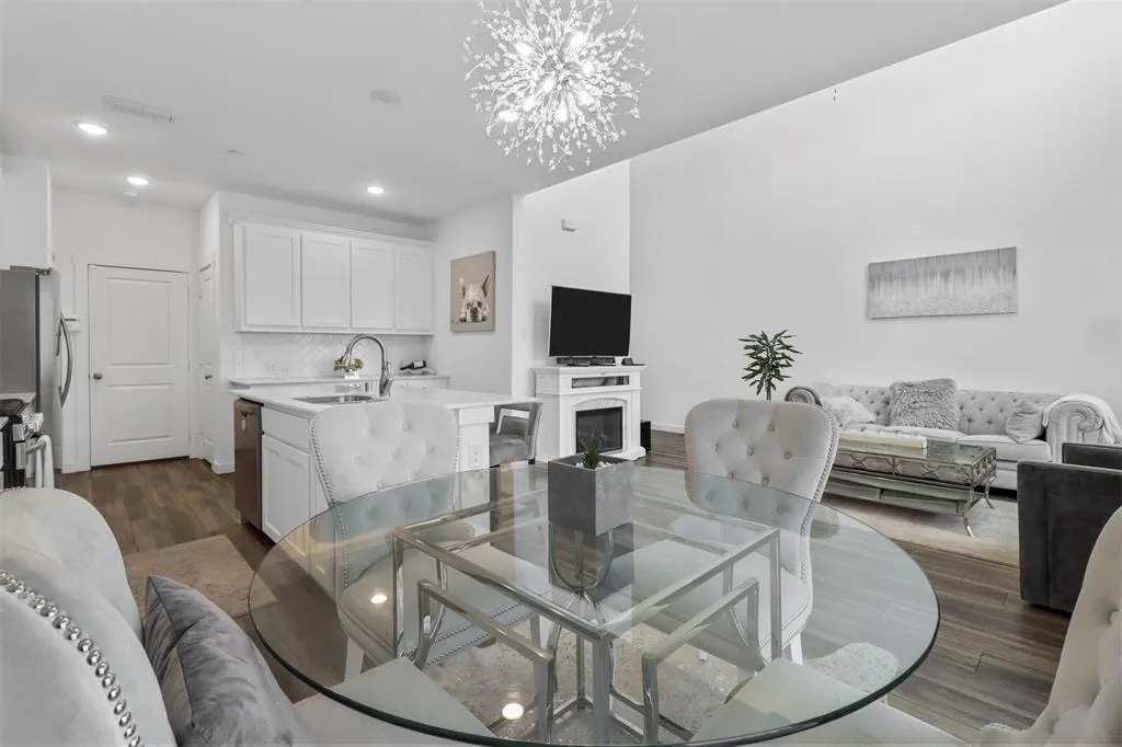 2745 Splendor Lane