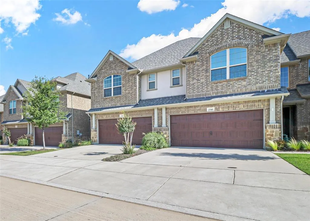2745 Splendor Lane