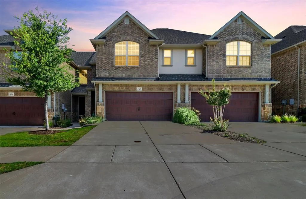 2745 Splendor Lane