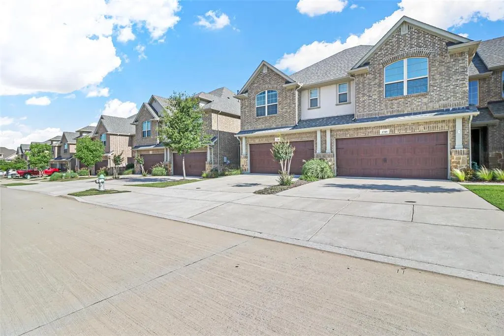 2745 Splendor Lane