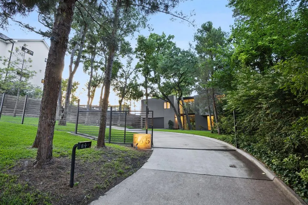 765 Evergreen Hills Road