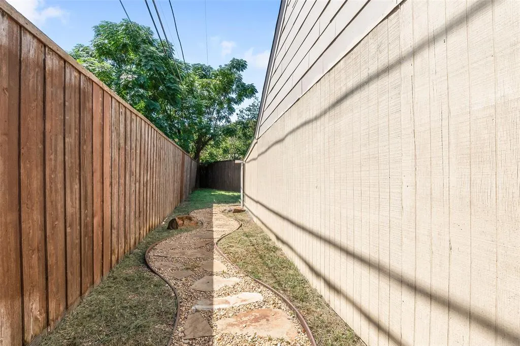 1215 N Oak Cliff Boulevard