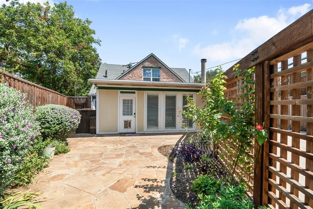 1215 N Oak Cliff Boulevard