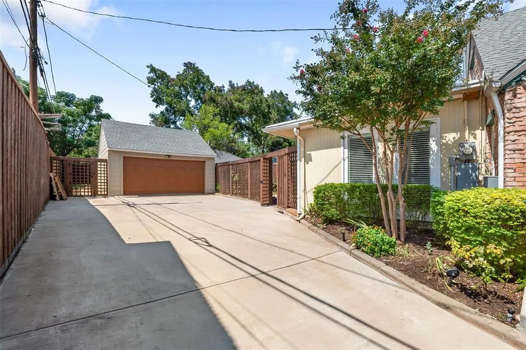 1215 N Oak Cliff Boulevard