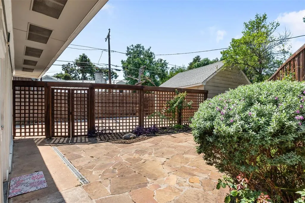 1215 N Oak Cliff Boulevard