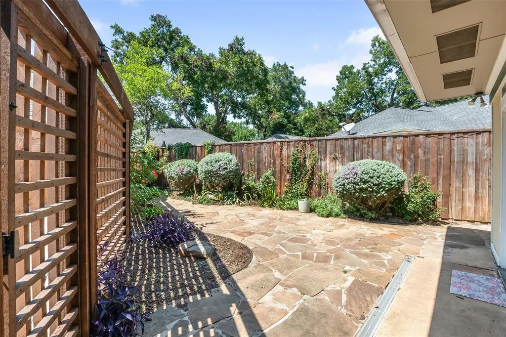 1215 N Oak Cliff Boulevard