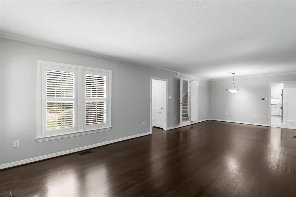1215 N Oak Cliff Boulevard