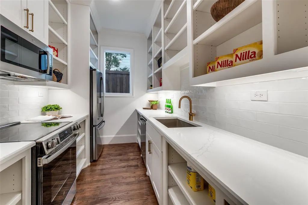 6831 Casa Loma Avenue