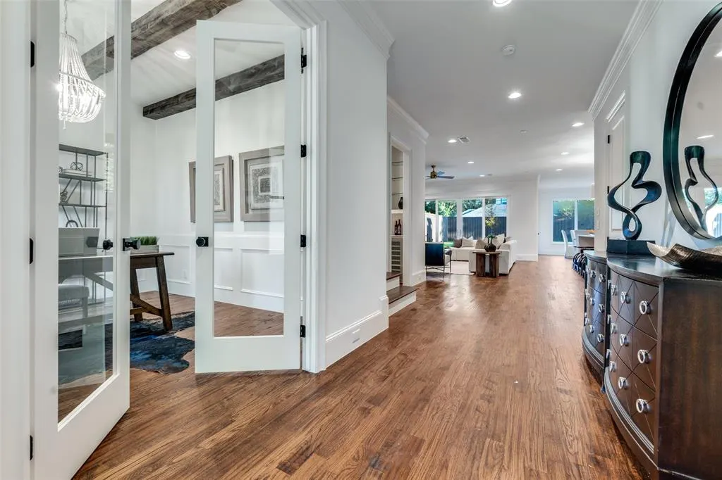 6831 Casa Loma Avenue