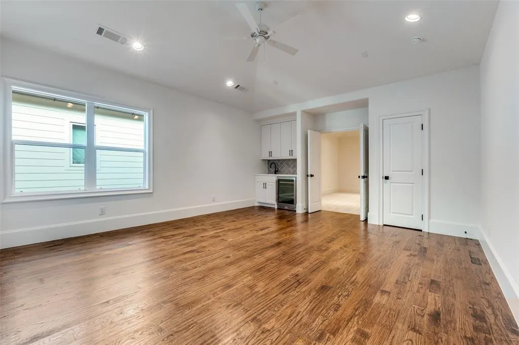 6831 Casa Loma Avenue